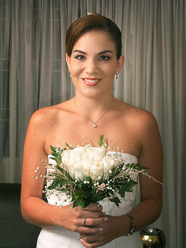 Foto novia con ramo flores