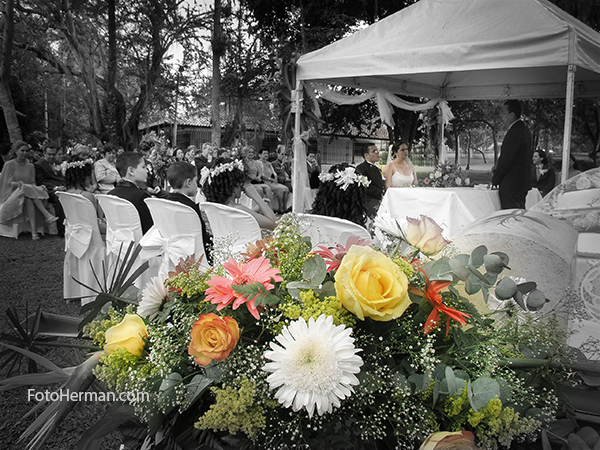 Arreglo floral boda cristiana